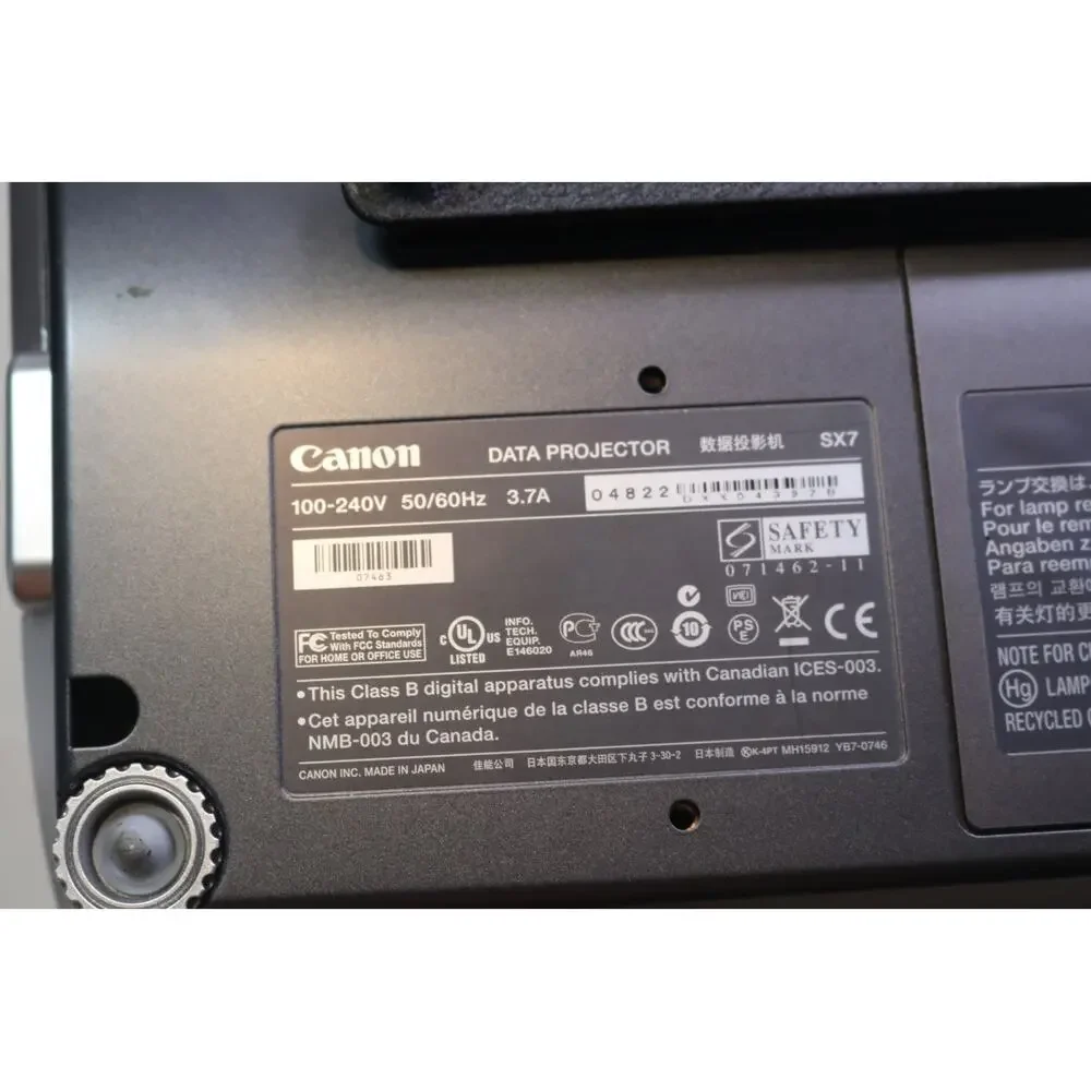 Canon Realis SX7 Data Projector - With Remote & Carrying Bag - TESTED, Working
